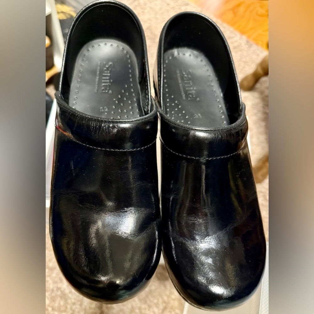 Sanita patent leather clogs 39